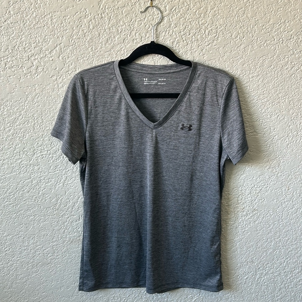 Under Armour HeatGear women’s Large v neck T